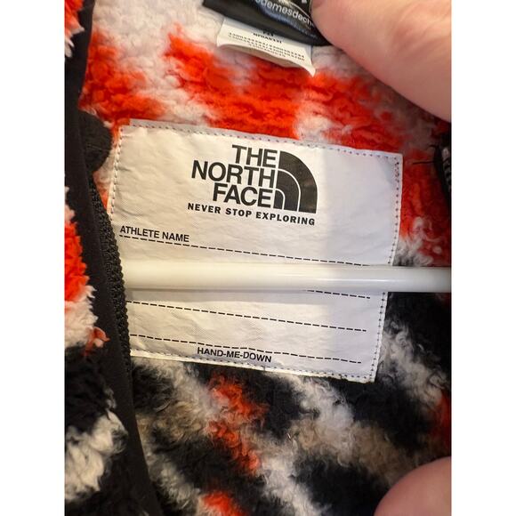 The North Face Baby Cabin Fleece One-Piece Red Black Plaid Size 18 - 24 Months - Picture 4 of 6